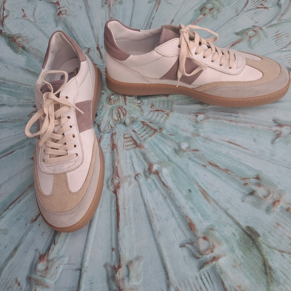 😃NWOT COLLEGIUM x DISCORD Sneakers - Picture 2 of 11